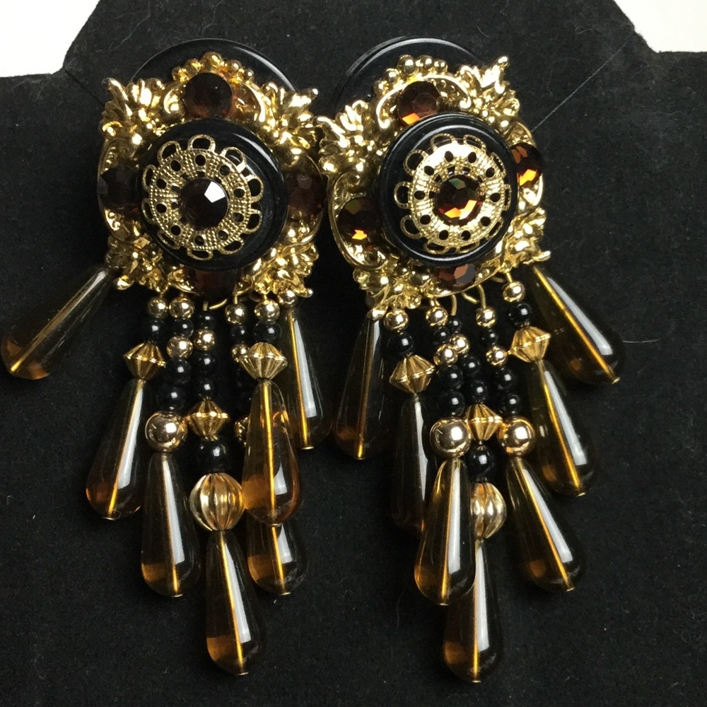 Black and brown dangle earrings clips